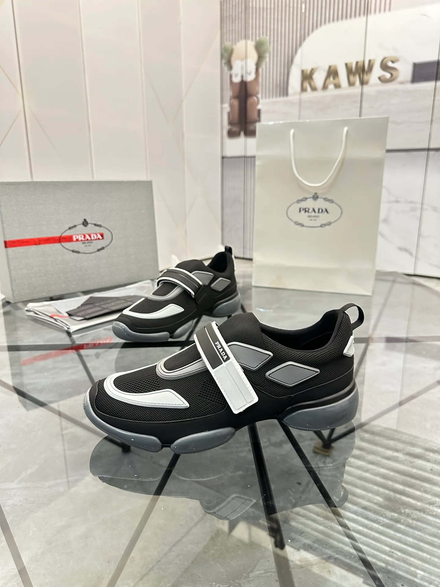 Men's shoes for sale 💰: 💰P500¥ High-end top quality Product trademark: Prada *"Prada*" low-top casual shoes Regular size: 38-45 (can be customized to 46) One size larger Product materials: imported breathable fly weave upper, professional glue-making process, breathable lining, cowhide foot pads, original outsole. No.: 001